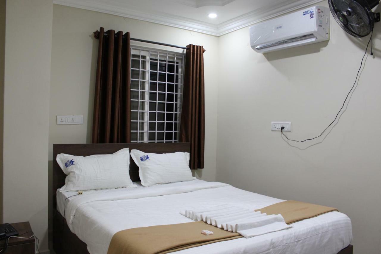 Royal Star Hotels Bangalore Buitenkant foto