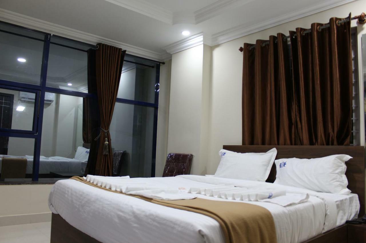 Royal Star Hotels Bangalore Buitenkant foto