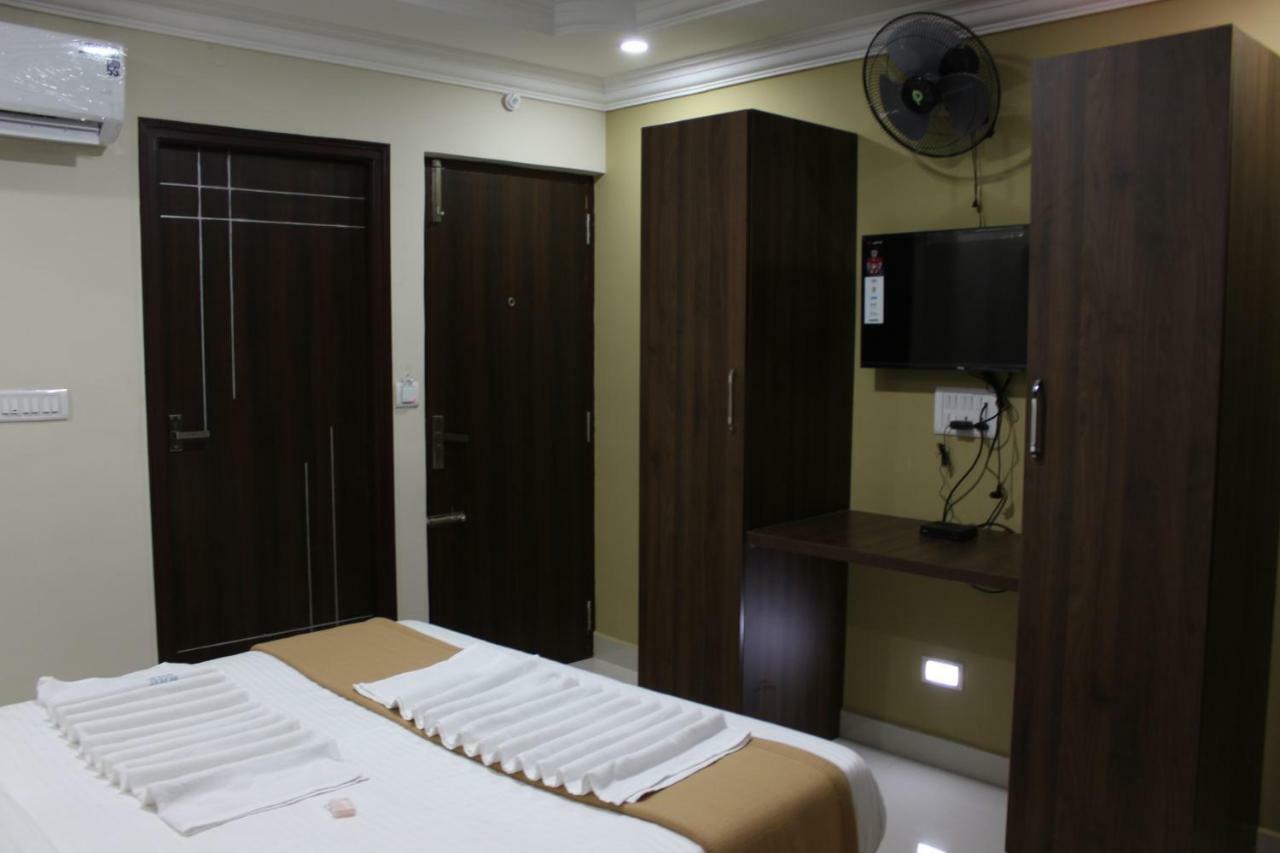 Royal Star Hotels Bangalore Buitenkant foto