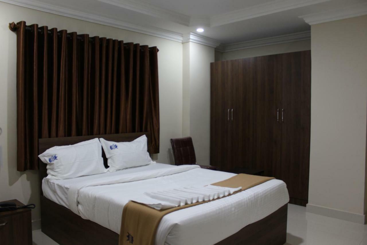 Royal Star Hotels Bangalore Buitenkant foto