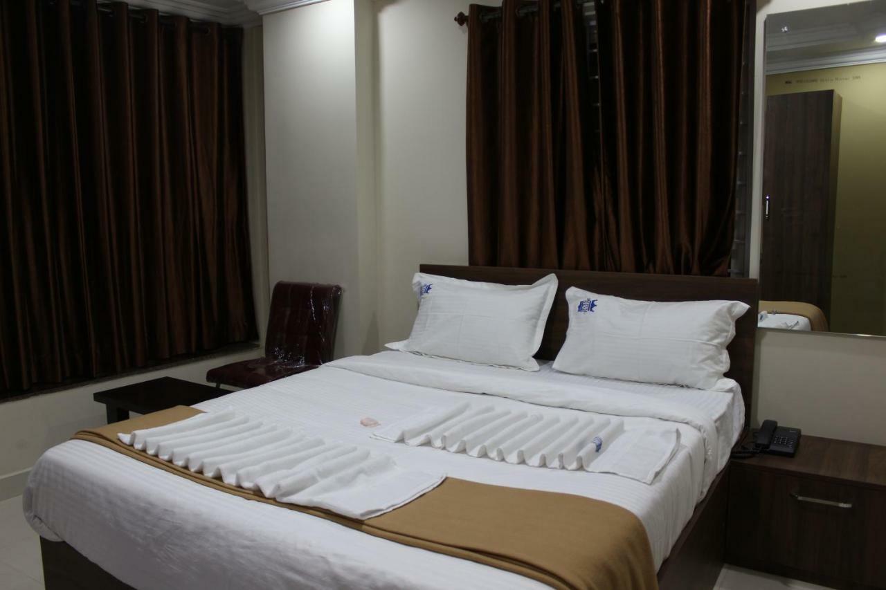 Royal Star Hotels Bangalore Buitenkant foto