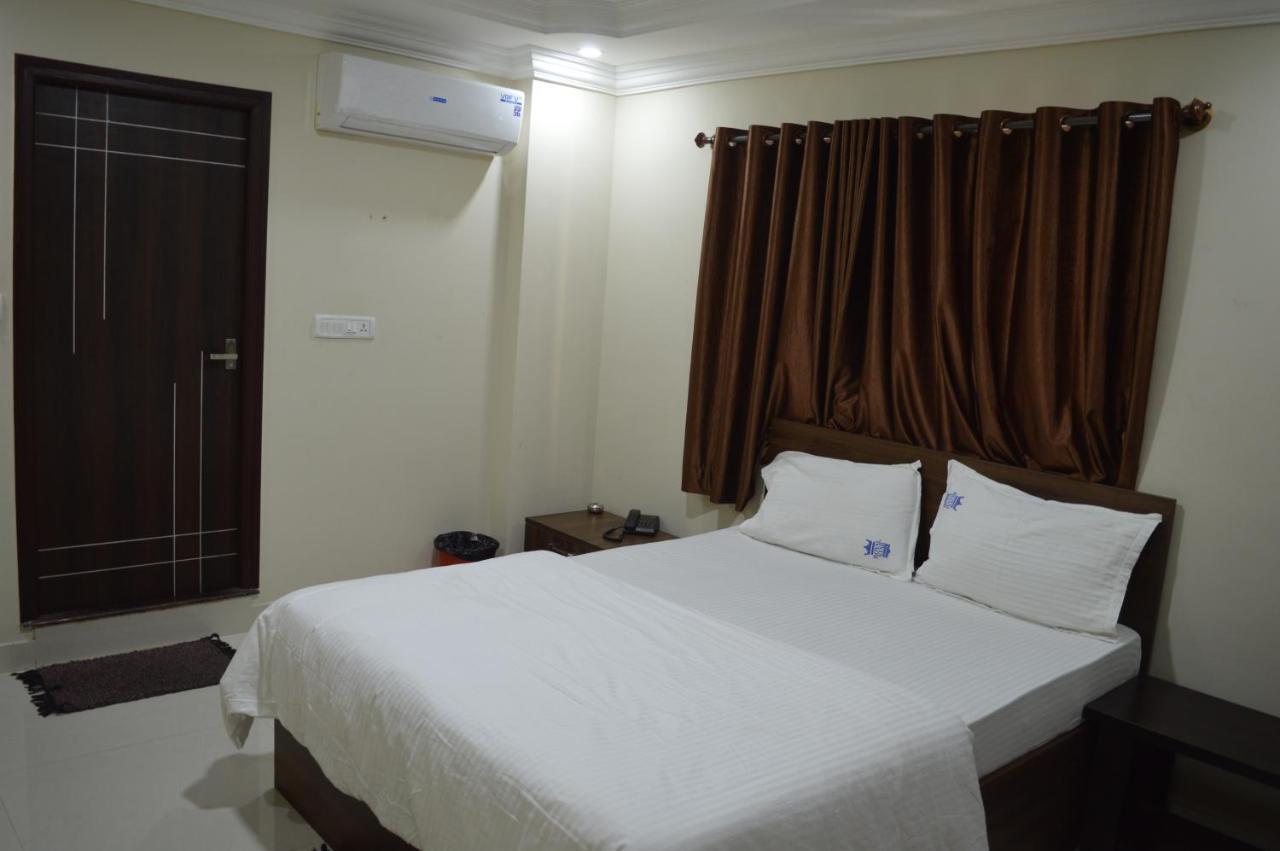 Royal Star Hotels Bangalore Buitenkant foto