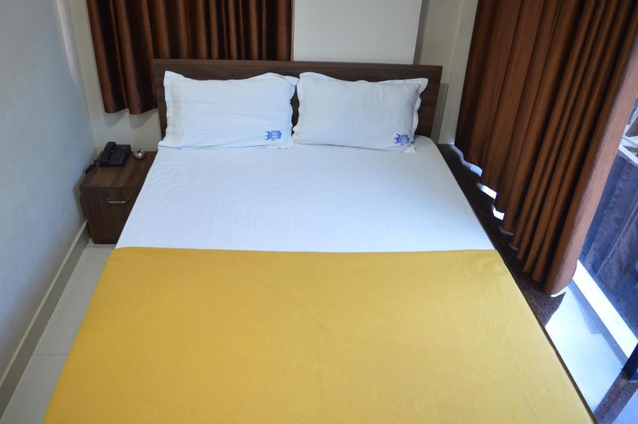 Royal Star Hotels Bangalore Buitenkant foto