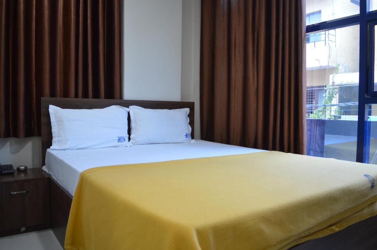 Royal Star Hotels Bangalore Buitenkant foto