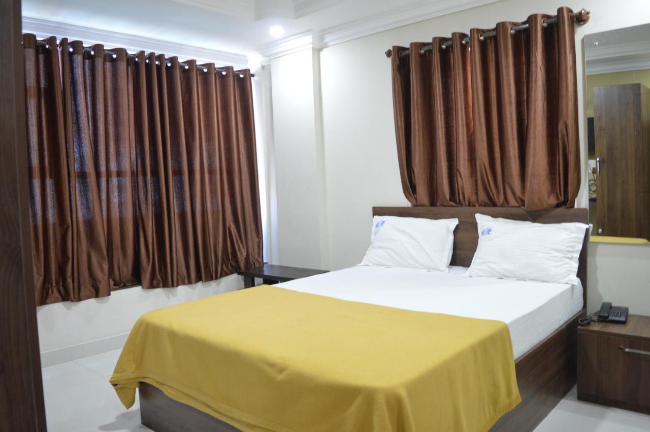 Royal Star Hotels Bangalore Buitenkant foto